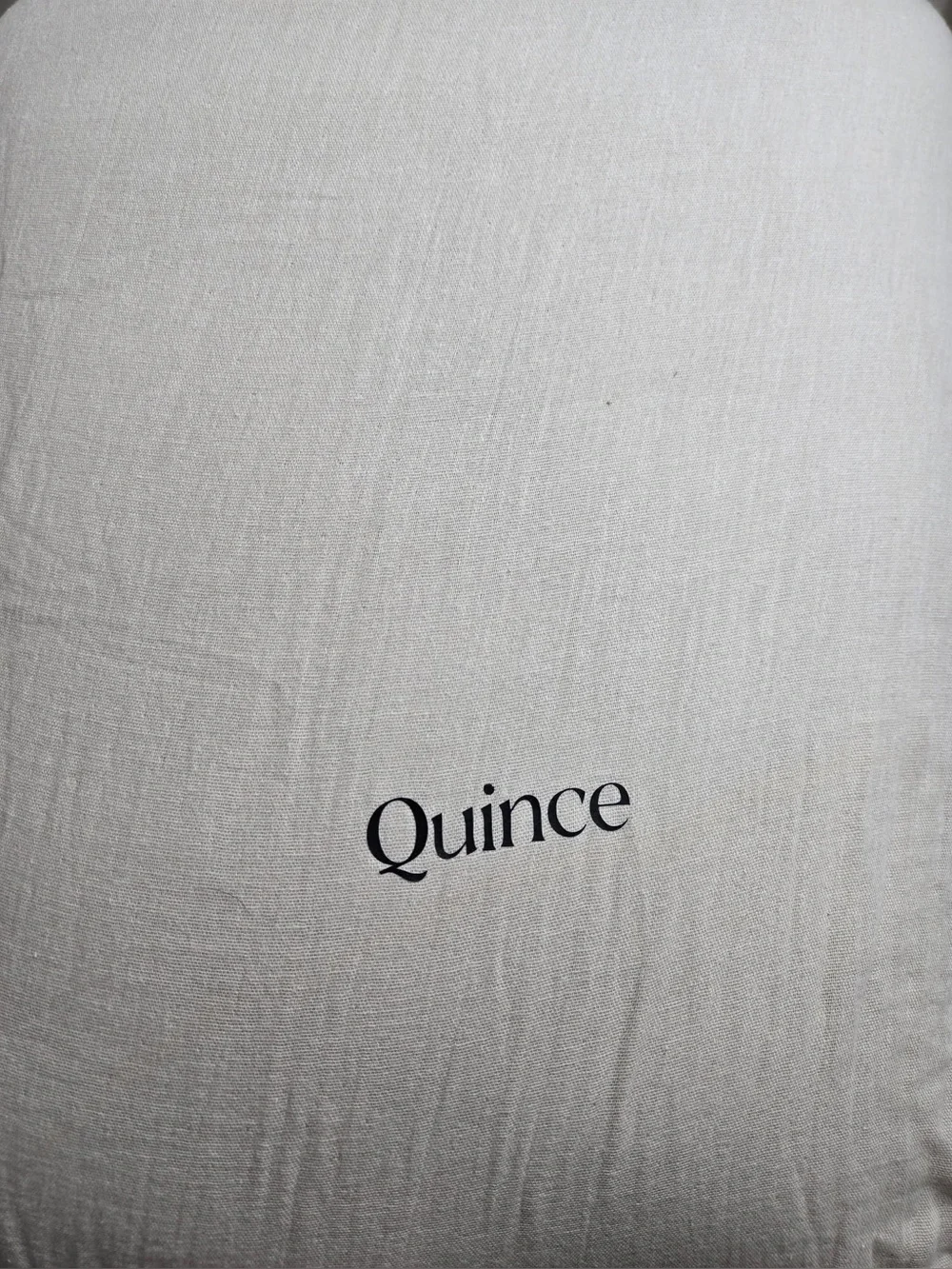 Quince hair present